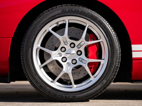 Used 2005 Ford GT image 39