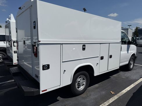 New 2025 Chevrolet Express 3500 w/ Power Convenience Package image 7