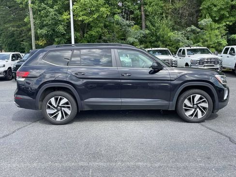 Used 2025 Volkswagen Atlas SE AWD/4WD image 8