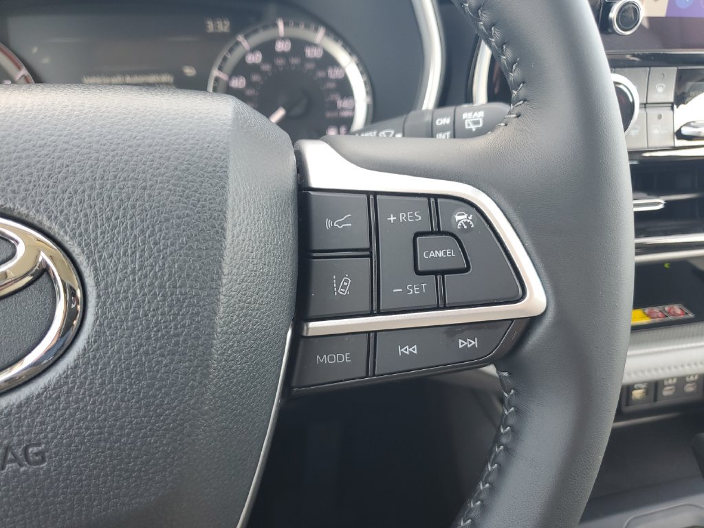 Used 2025 Toyota Highlander XLE AWD/4WD image 21