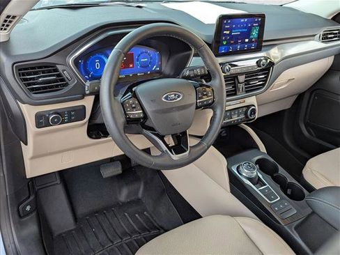 Used 2022 Ford Escape Titanium w/ Class II Trailer Tow Package image 10