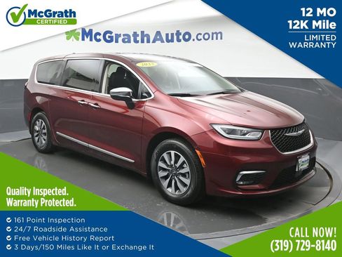 Used 2023 Chrysler Pacifica Limited FWD image 1