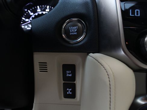 Used 2022 Lexus GX 460 Premium w/ Accessory Package AWD/4WD image 60