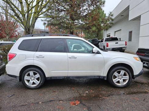 Used 2009 Subaru Forester 2.5X w/ Popular Equipment Group 5A image 2