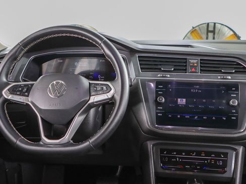 Used 2023 Volkswagen Tiguan SE FWD image 17