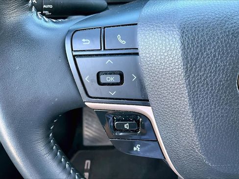 Used 2024 Toyota Crown AWD/4WD image 19