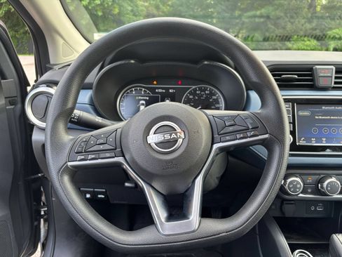 Used 2025 Nissan Versa SV FWD image 32