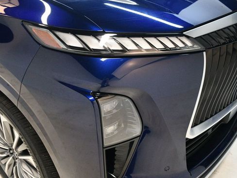 Used 2025 INFINITI QX80 Sensory image 10