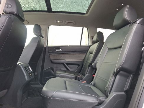 Used 2022 Volkswagen Atlas SEL R-Line image 10