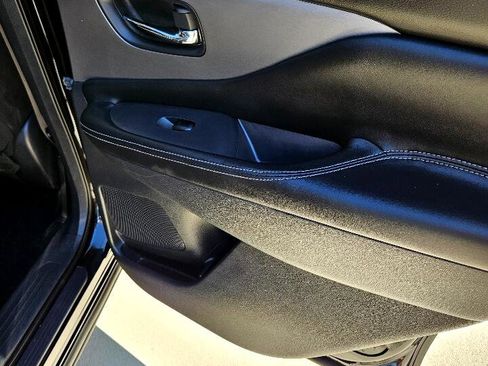 Used 2019 Nissan Murano S image 12