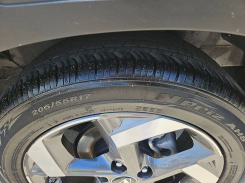Used 2025 Hyundai Venue SEL FWD image 26