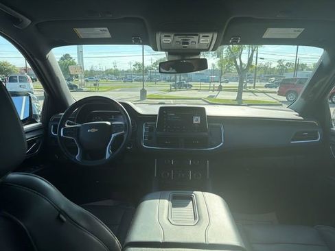 Used 2023 Chevrolet Suburban Premier image 14