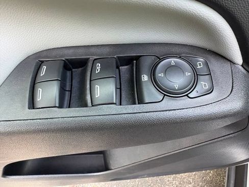 Used 2021 Chevrolet Equinox LS w/ LS Convenience Package FWD image 16