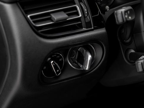 Used 2020 Porsche Macan S image 24