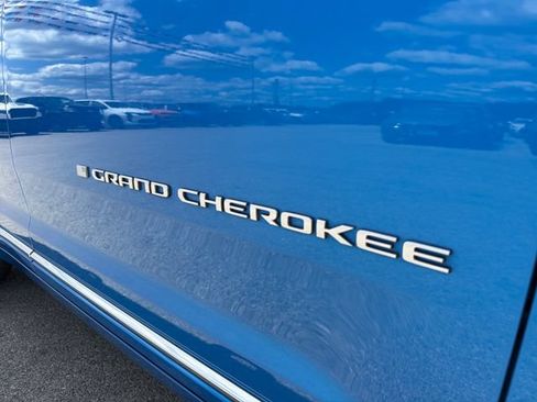 Used 2023 Jeep Grand Cherokee Summit AWD/4WD image 4