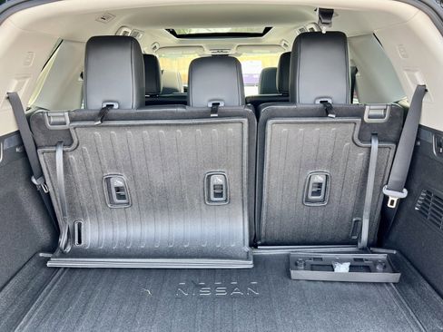 New 2025 Nissan Pathfinder Platinum w/ Black Appearance Package image 42