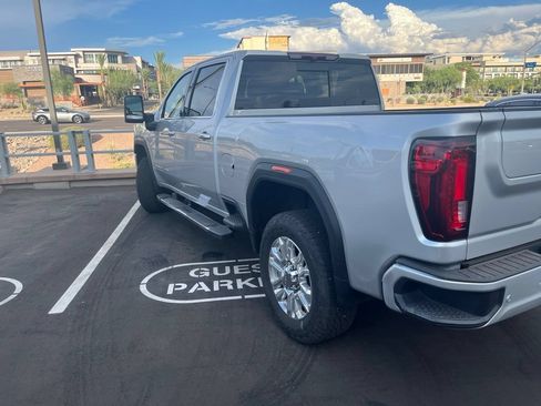 Used 2022 GMC Sierra 2500 Denali AWD/4WD image 3