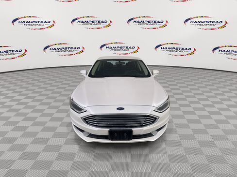 Used 2018 Ford Fusion SE w/ Fusion SE Technology Package image 3