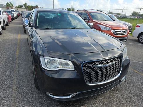Used 2020 Chrysler 300 Limited AWD/4WD image 9