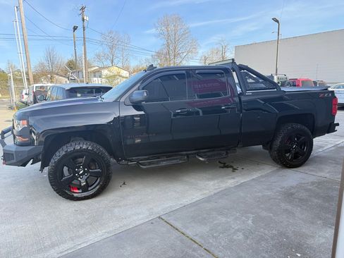 Used 2018 Chevrolet Silverado 1500 LT w/ Redline Edition image 4