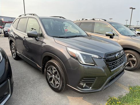 Used 2023 Subaru Forester Premium AWD/4WD image 2