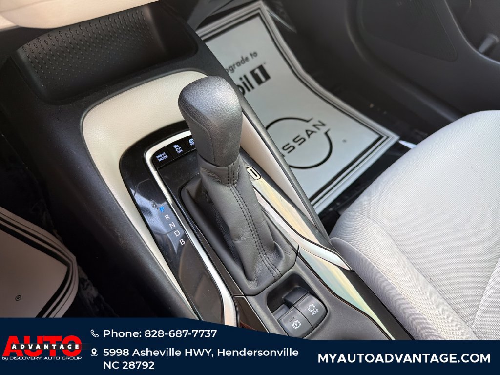 Used 2020 Toyota Corolla LE FWD image 19