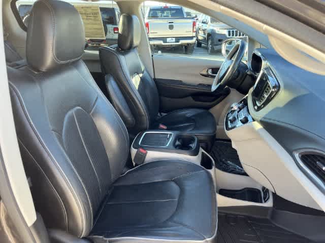 Used 2018 Chrysler Pacifica Limited w/ Advanced Safetytec Group FWD image 19