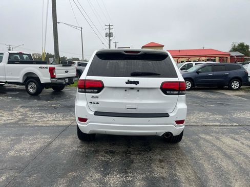 Used 2019 Jeep Grand Cherokee Altitude AWD/4WD image 4