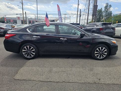 Used 2017 Nissan Altima 2.5 SV FWD image 4