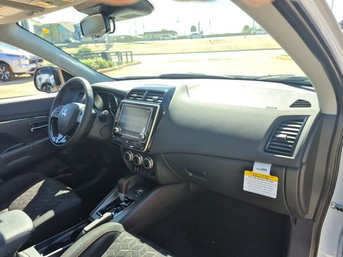 Used 2016 Mitsubishi Outlander GT AWD/4WD image 22