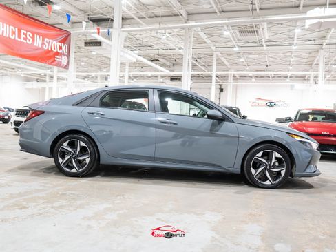 Used 2023 Hyundai Elantra SEL w/ Convenience Package image 8
