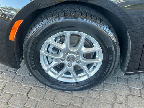 Used 2023 Chrysler Voyager LX image 18