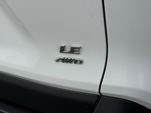 Used 2021 Toyota RAV4 LE image 40