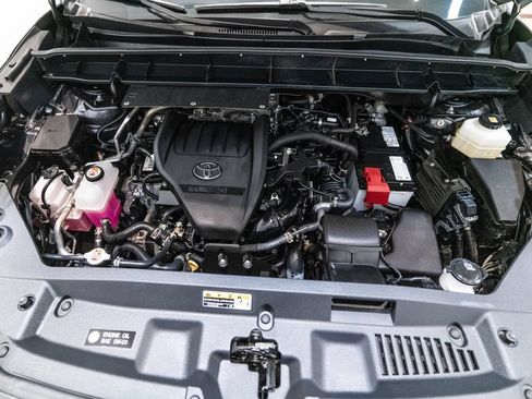 Certified 2025 Toyota Highlander LE AWD/4WD image 37
