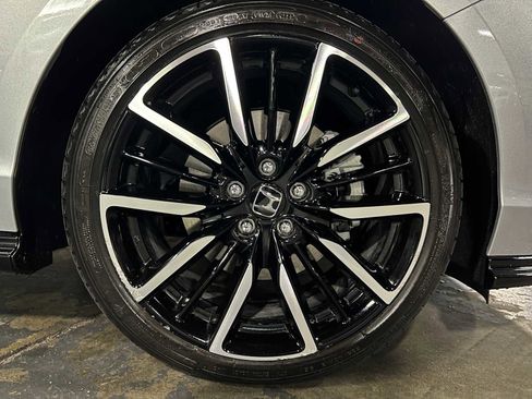 Used 2025 Honda Accord Touring image 9