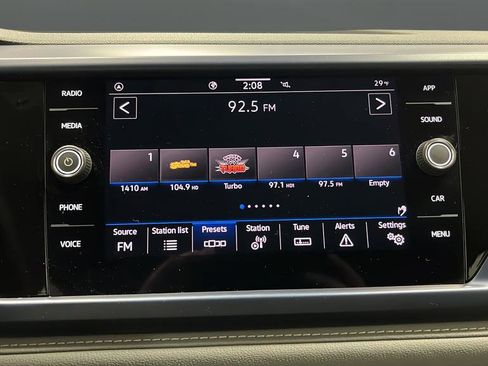 Used 2024 Volkswagen Taos SE image 14