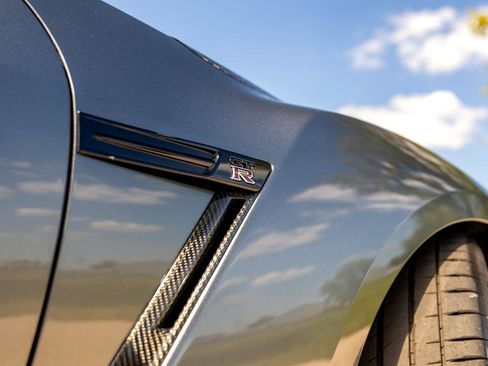 Used 2009 Nissan GT-R Premium image 18