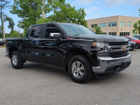Used 2022 Chevrolet Silverado 1500 LT AWD/4WD image 3