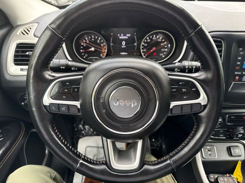 Used 2020 Jeep Compass Latitude w/ Cold Weather Group FWD image 19