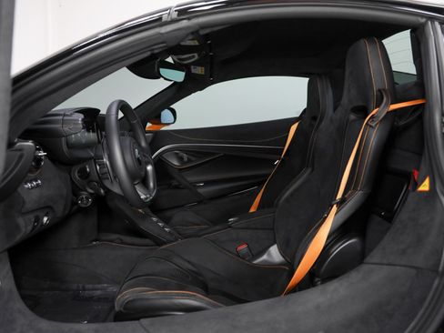 Used 2026 McLaren 750S Spider RWD image 38