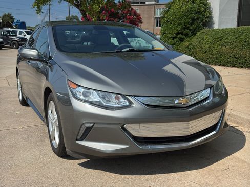 Used 2017 Chevrolet Volt LT w/ Comfort Package FWD image 1