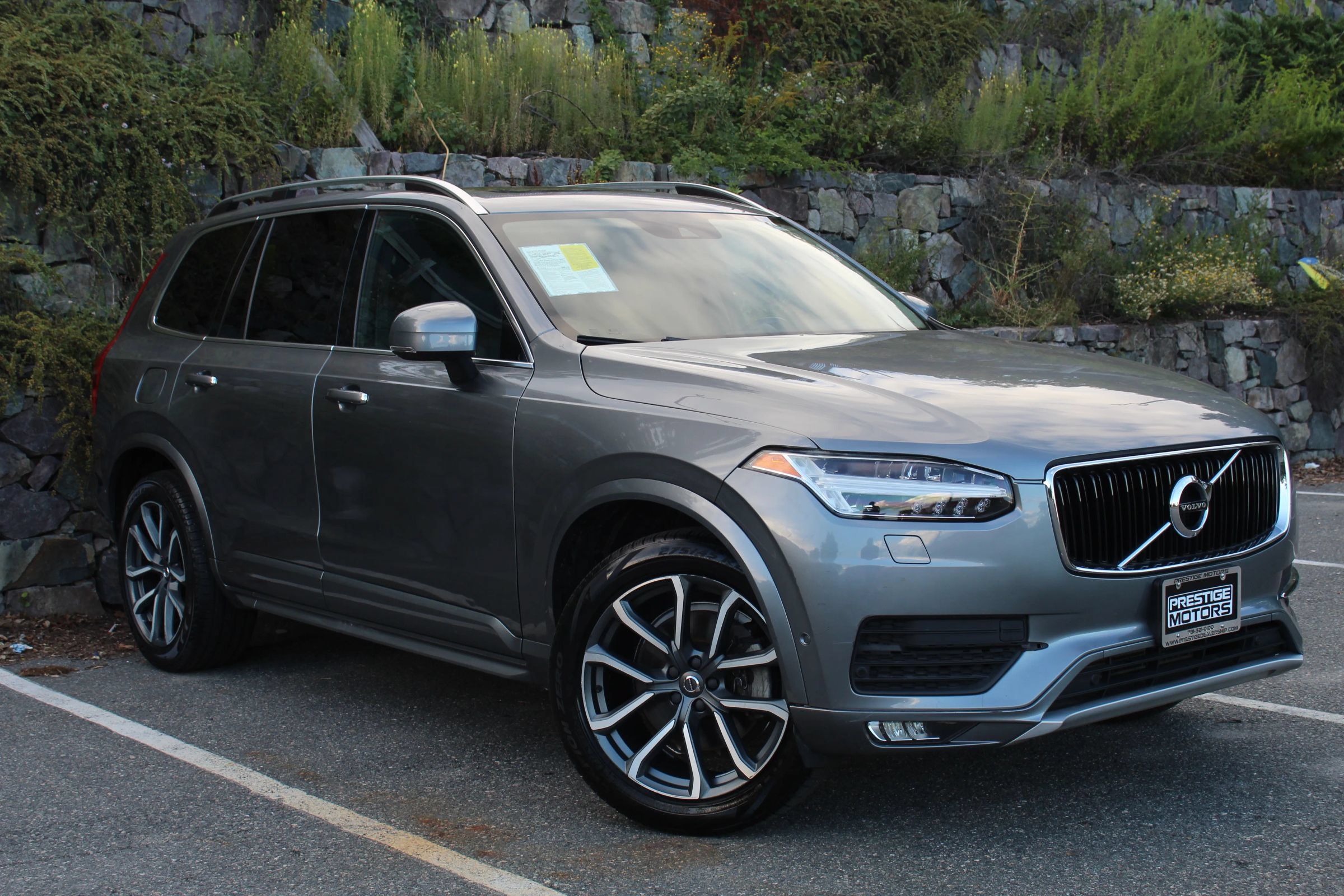 Used 2016 Volvo XC90 T6 Momentum w/ Momentum Plus Package AWD/4WD image 4