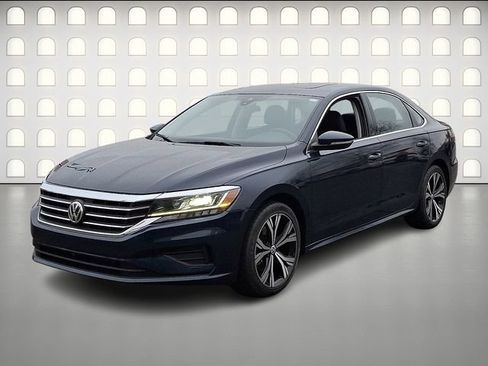 Used 2021 Volkswagen Passat 2.0T SE FWD image 3