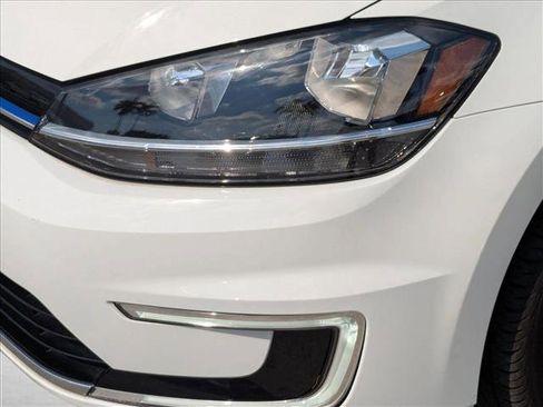Used 2019 Volkswagen e-Golf SE w/ Driver Assistance Package image 9