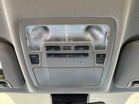 Used 2017 Toyota Highlander Limited FWD image 18