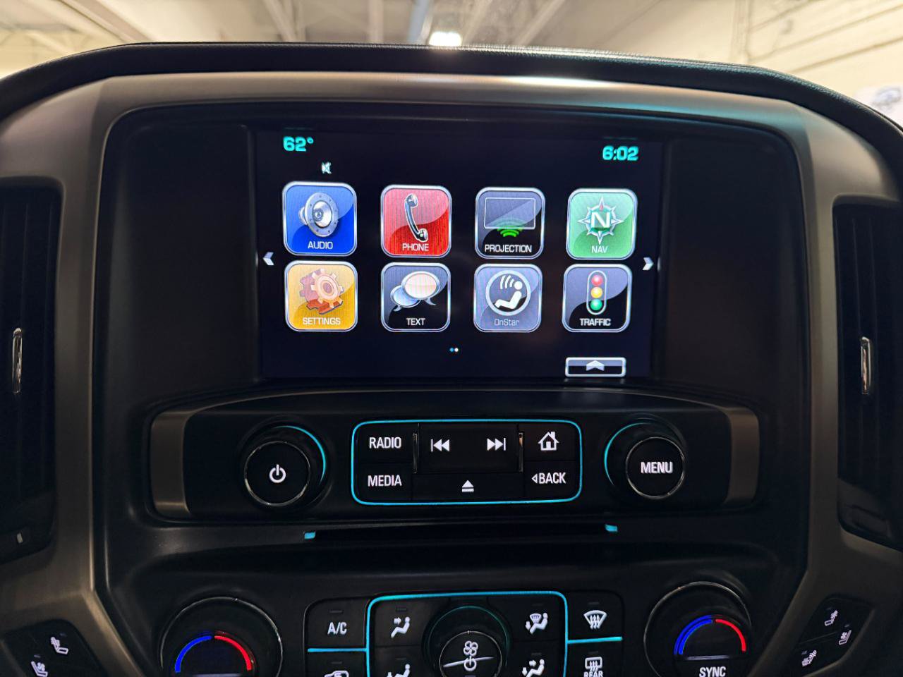 Used 2018 GMC Sierra 2500 Denali w/ Suspension Package, Off-Road AWD/4WD image 38