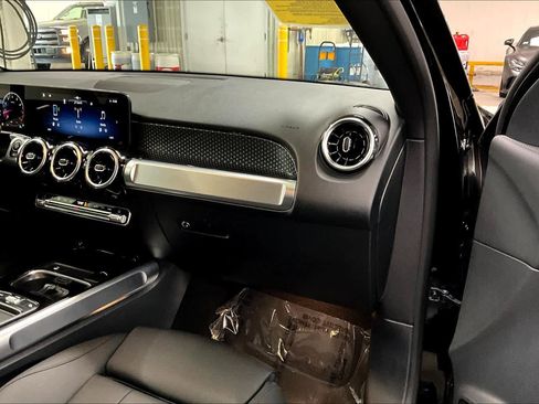 Used 2026 Mercedes-Benz GLB 250 4MATIC image 19