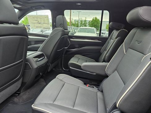 New 2026 Cadillac Escalade ESV Luxury AWD/4WD image 20