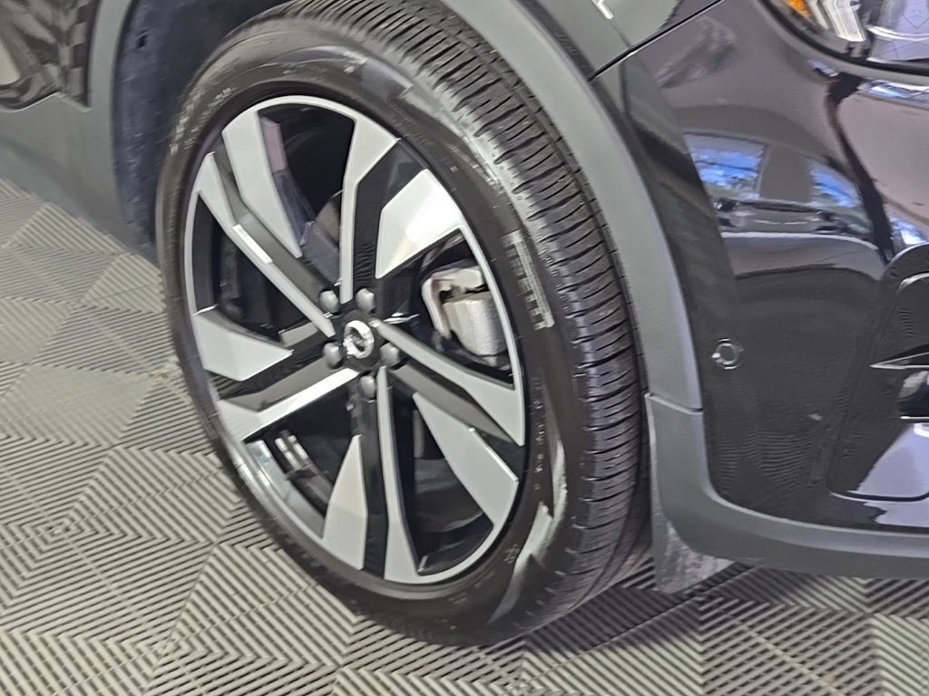 Certified 2025 Volvo XC40 B5 Ultra AWD/4WD image 6