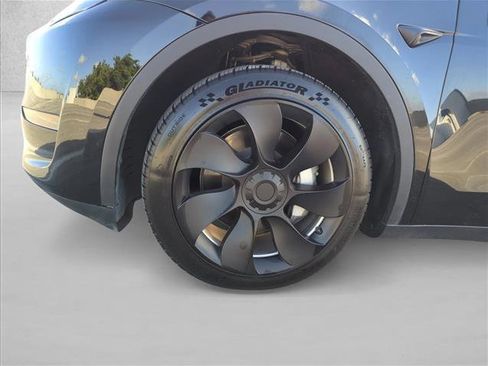 Used 2024 Tesla Model Y Long Range image 30
